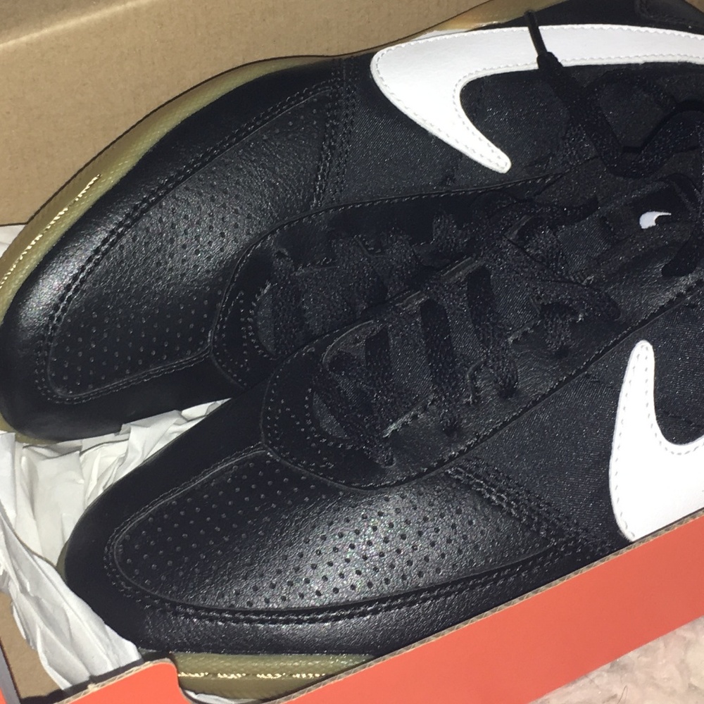 Nike Men's Davinho Indoor Soccer Shoes